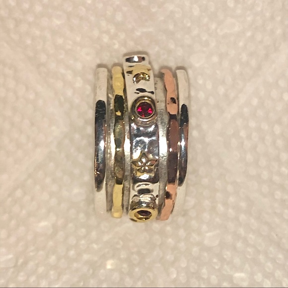 NWT Garnet/Tri-Tone Raised Daisies Spinner Ring, Sz. 8 - Picture 5 of 10